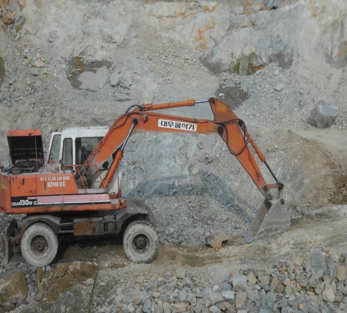 The ICHR supports study "SILICOSIS DISEASE AT STONE MINING AND PROCESSING AND CONSTRUCTION MATERIALS MANUFACTURING FACTORIES" in Binh Dinh province