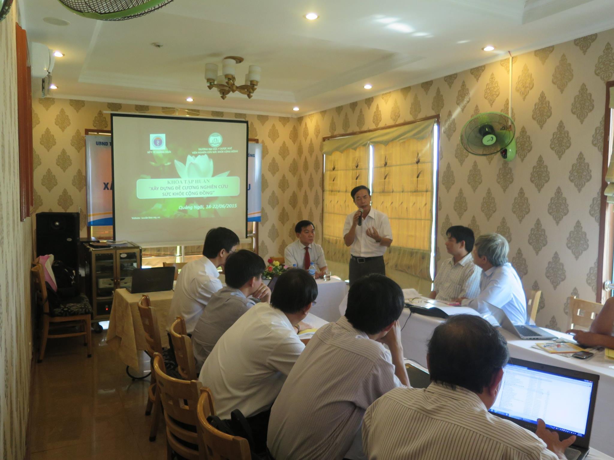 Running training course on writing research proposal in Quang Ngai Province